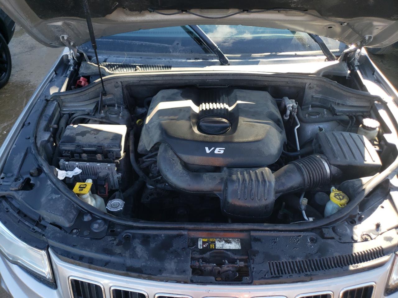 2015 Jeep Grand Cherokee - Image 11