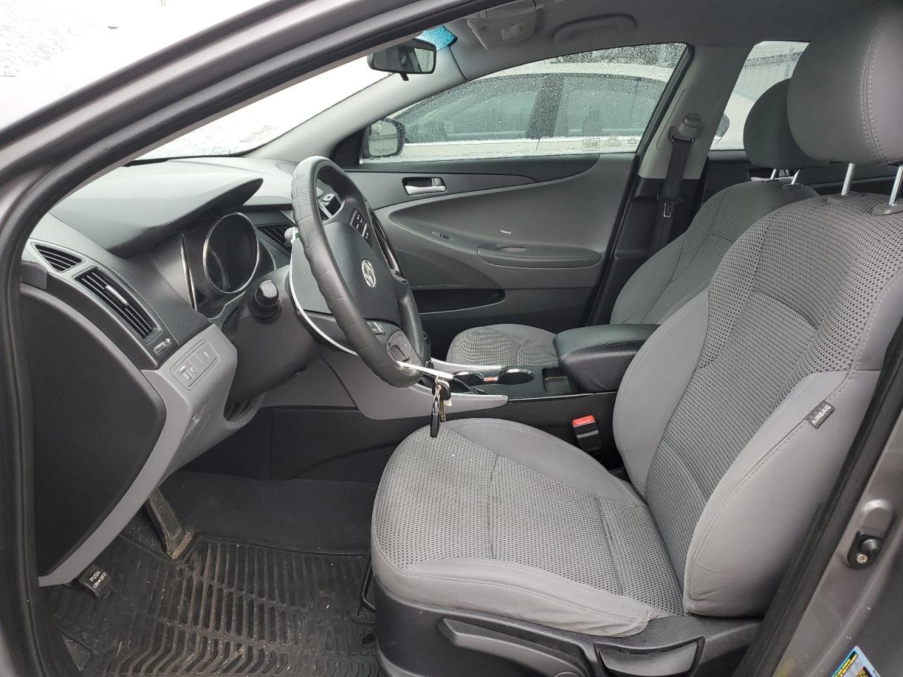 2011 Hyundai Sonata - Image 7
