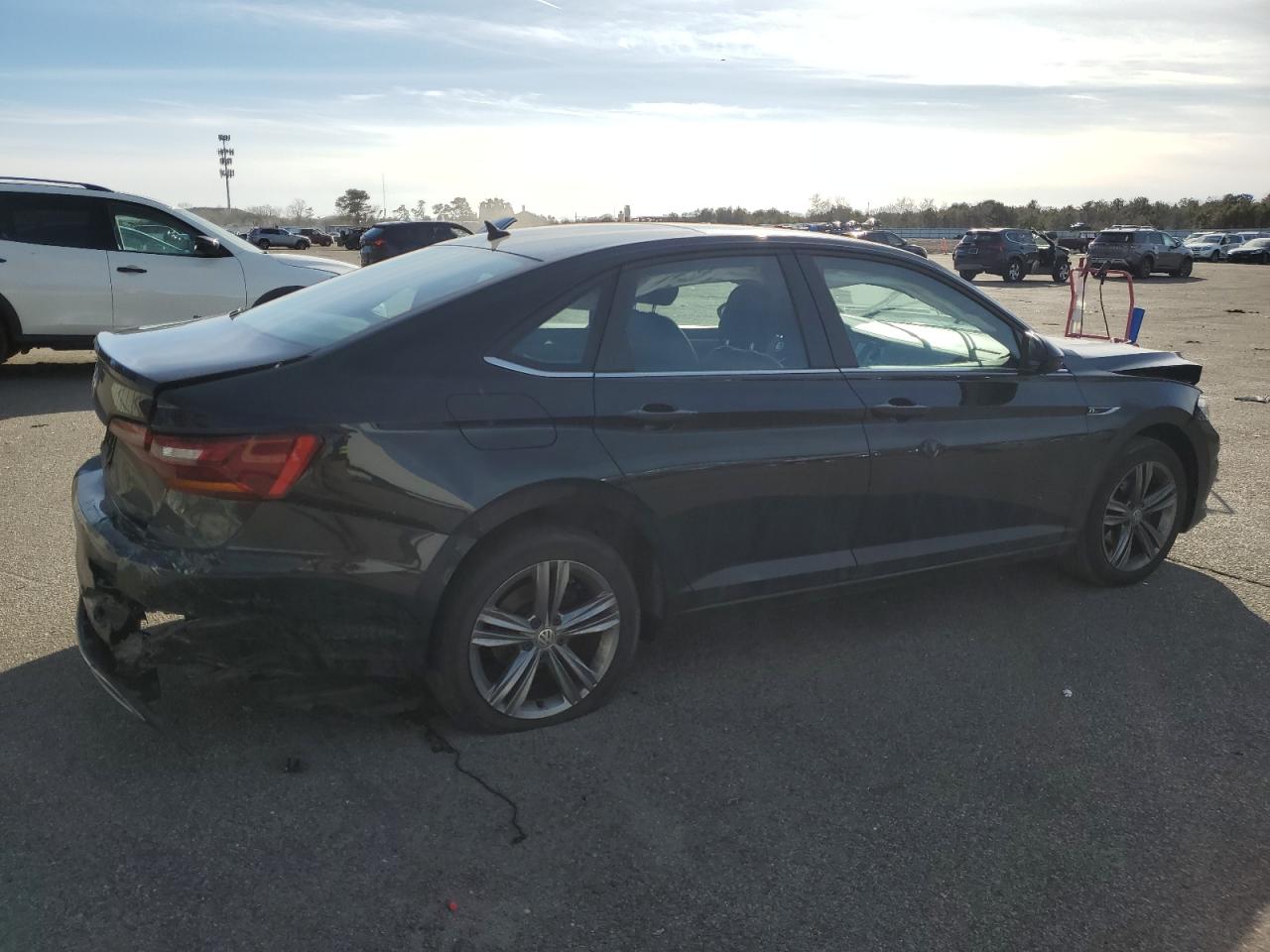 2019 Volkswagen Jetta - Image 3