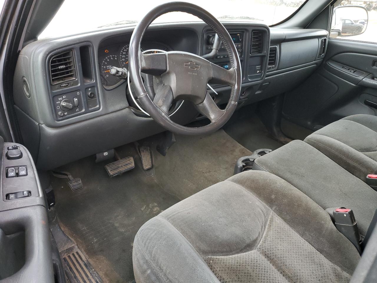 2004 Chevrolet Silverado - Image 8