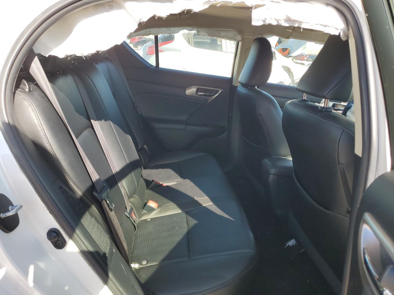 2015 Lexus CT - Image 11