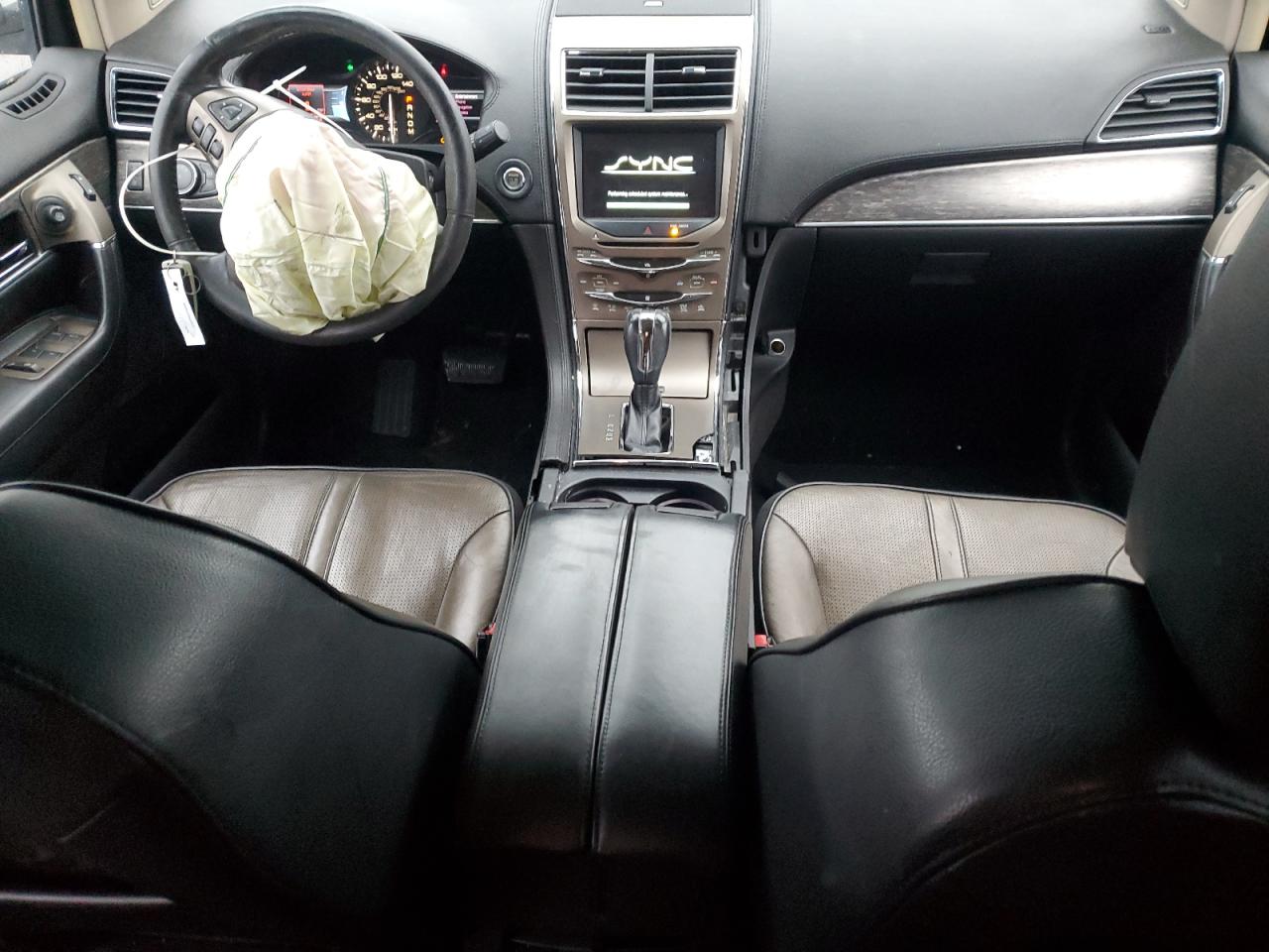 2011 Lincoln MKX - Image 8