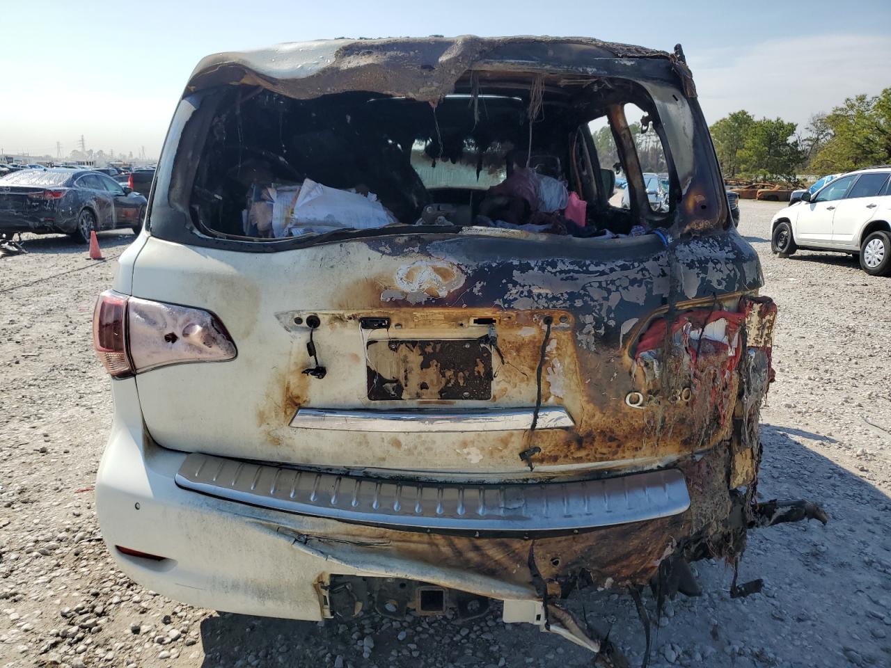 2015 Infiniti QX80 - Image 6