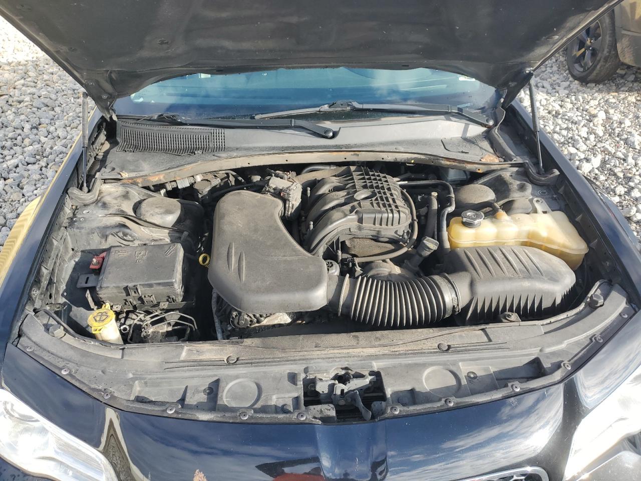 2016 Chrysler 300 - Image 11