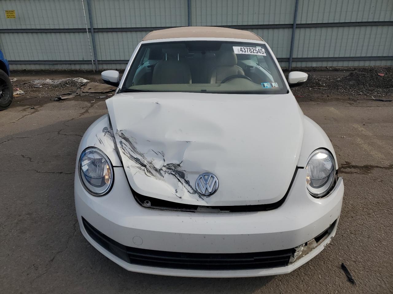 2014 Volkswagen Beetle - Image 5