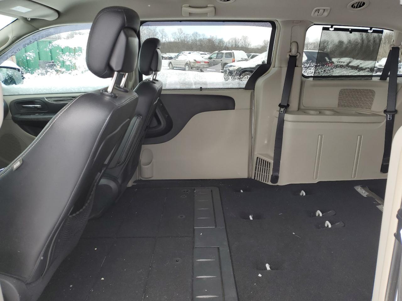 2015 Chrysler Town & Country - Image 11