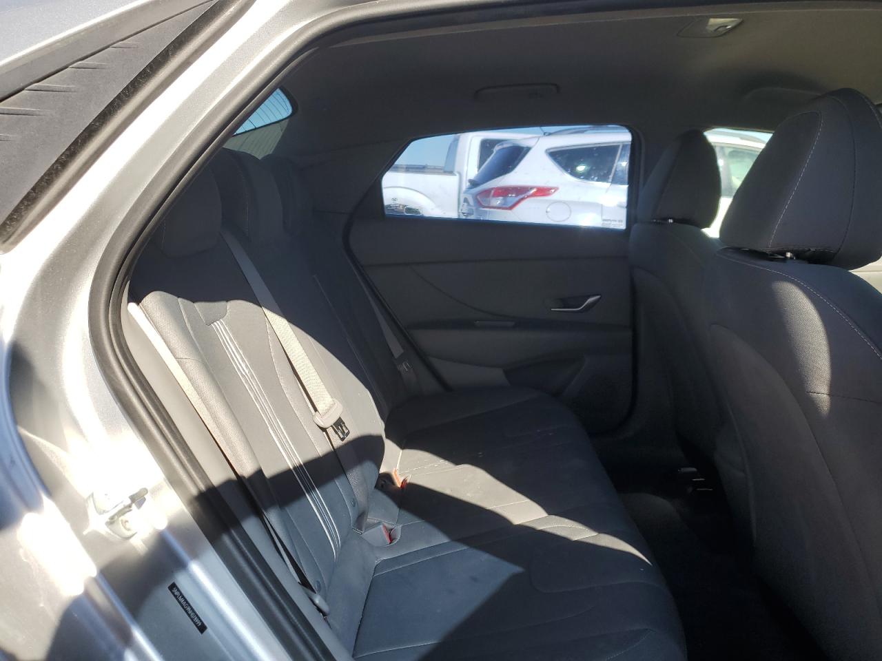 2022 Hyundai Elantra - Image 10