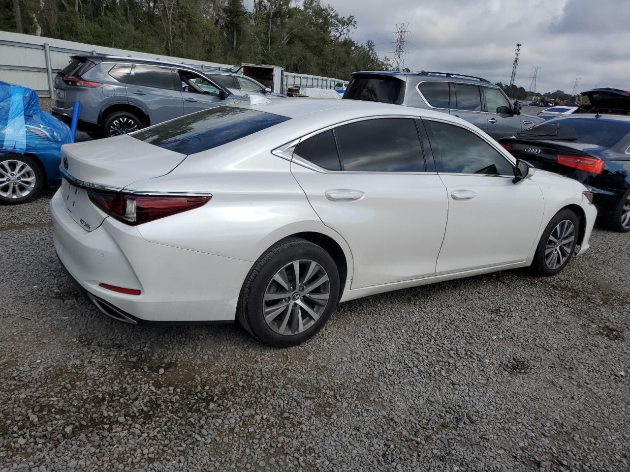 2019 Lexus ES - Image 3