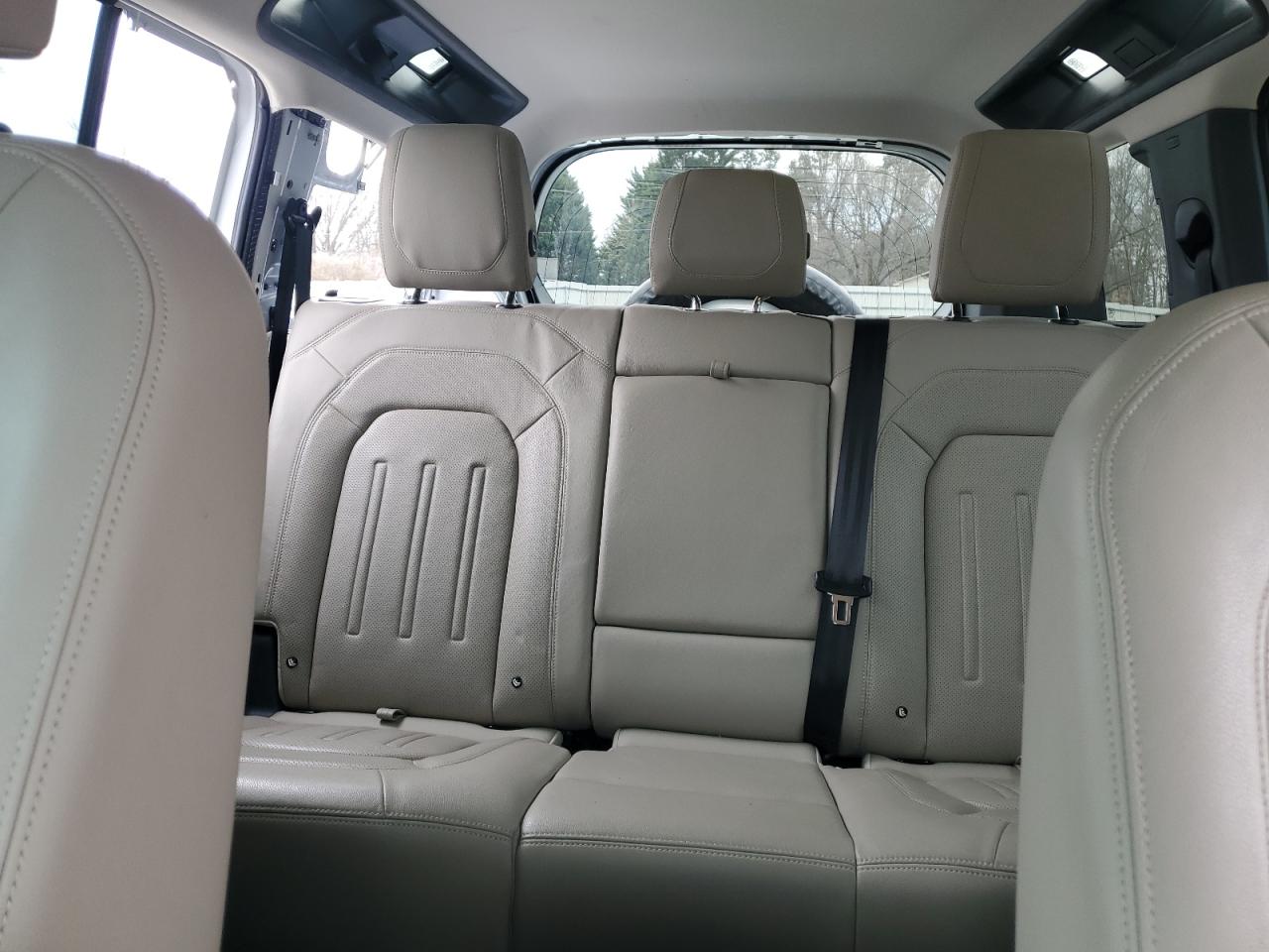 2021 Land Rover Defender - Image 10