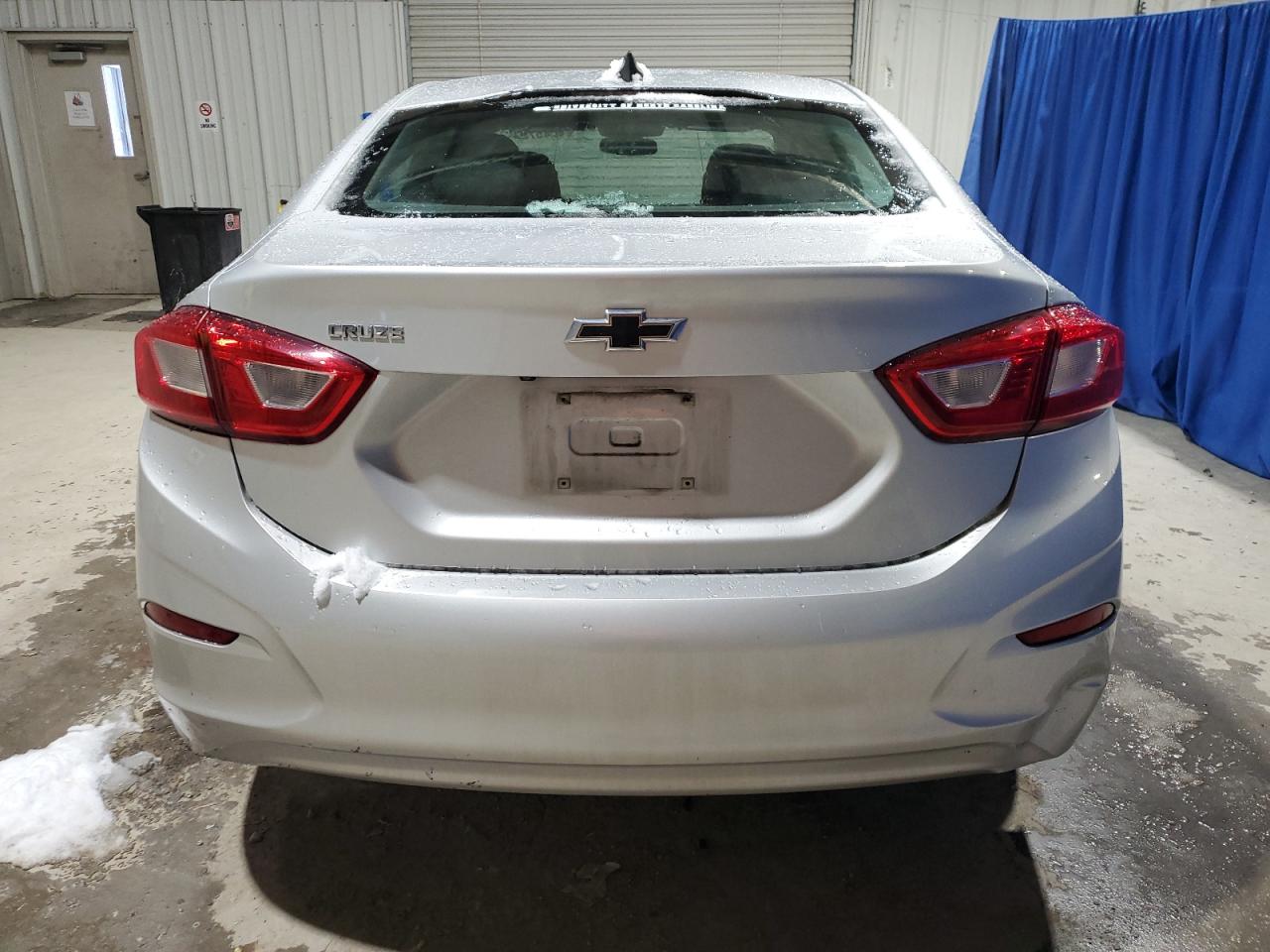 2018 Chevrolet Cruze - Image 6