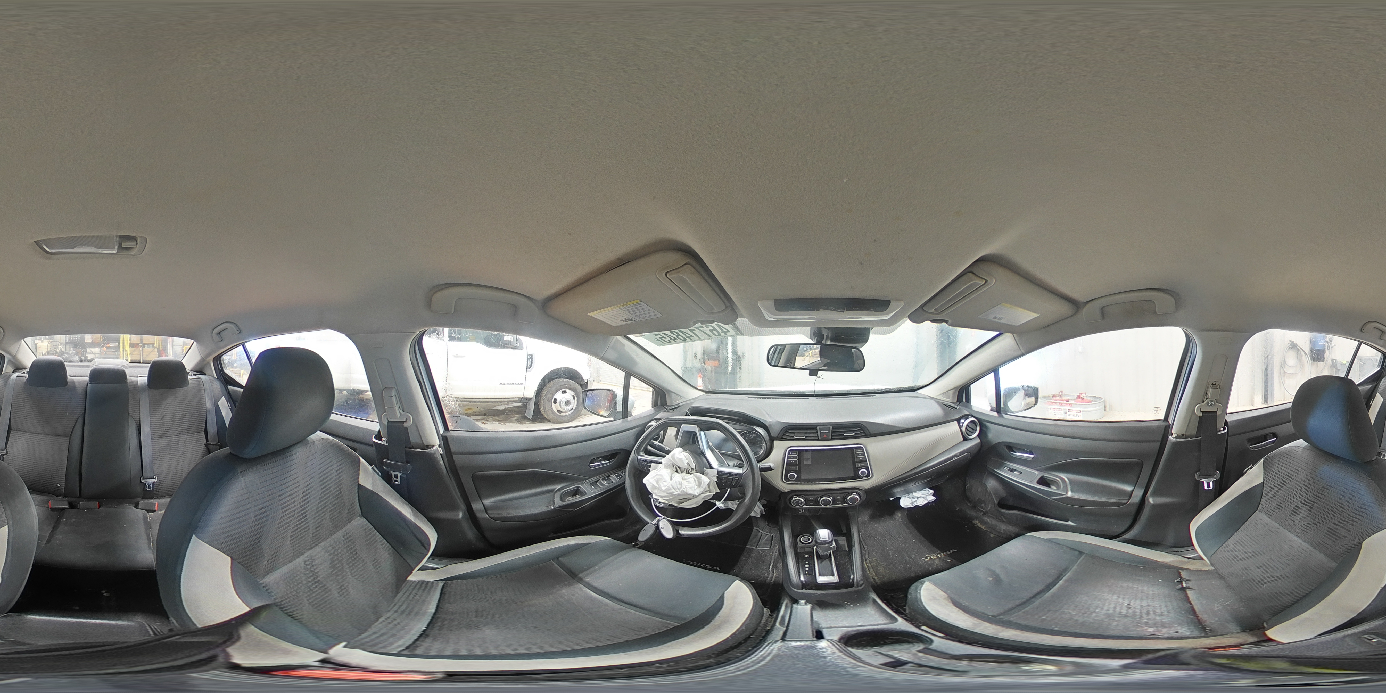 2020 Nissan Versa - Image 13