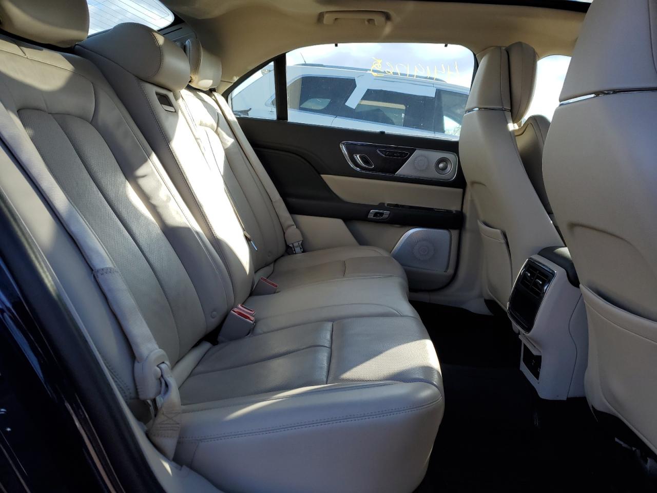 2019 Lincoln Continental - Image 10
