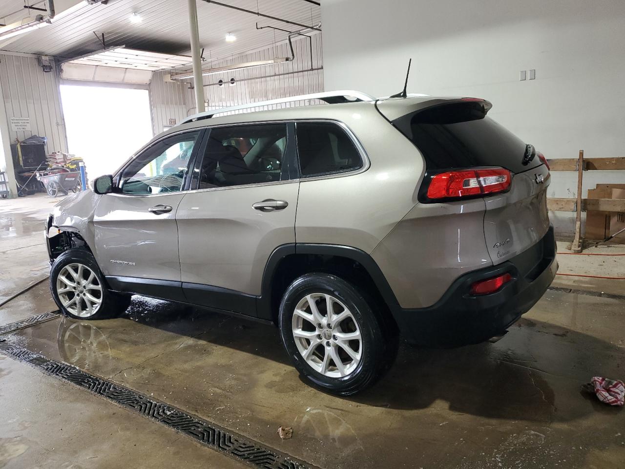 2016 Jeep Grand Cherokee - Image 2