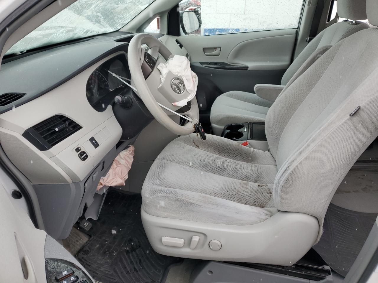 2013 Toyota Sienna - Image 7