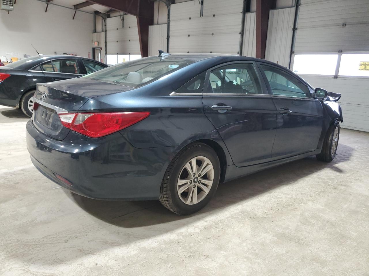 2011 Hyundai Sonata - Image 3
