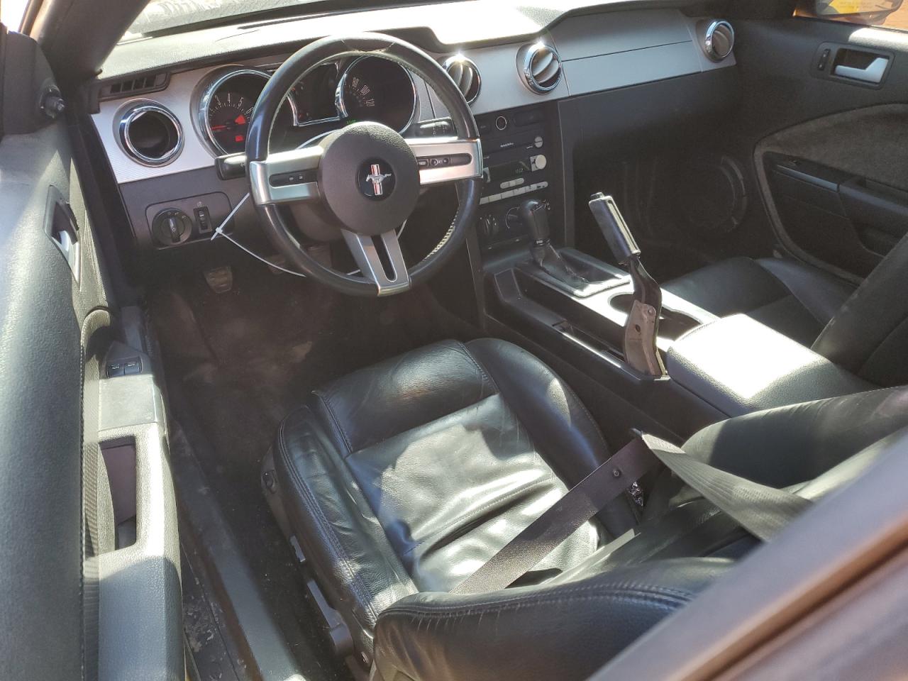 2005 Ford Mustang - Image 8