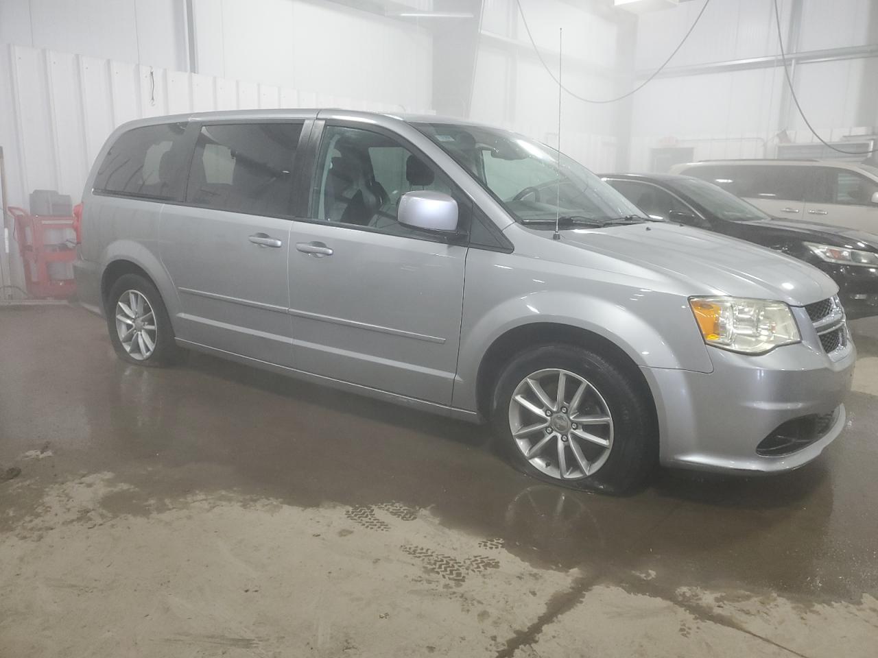 2017 Dodge Caravan - Image 4