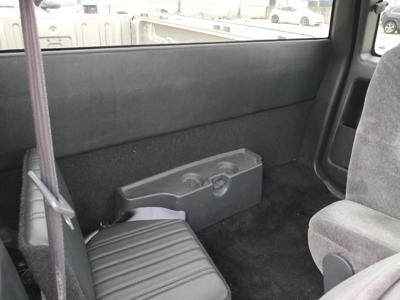 2002 Chevrolet S-10 Pickup - Image 10