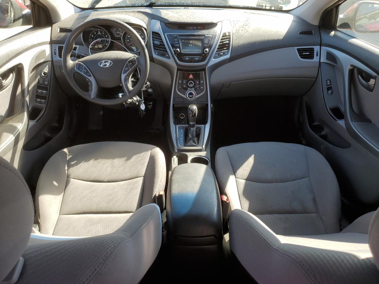 2016 Hyundai Elantra - Image 8