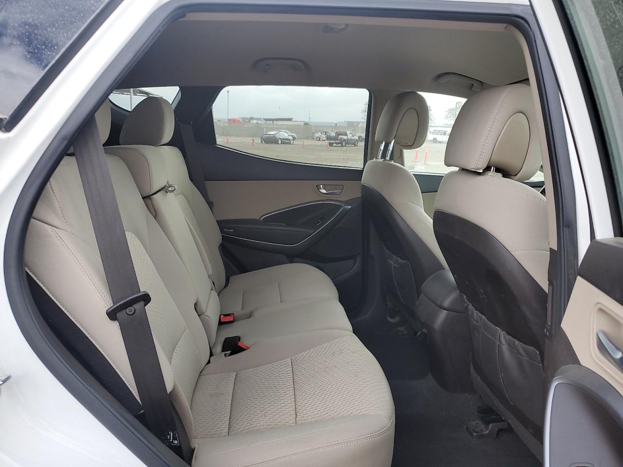 2018 Hyundai Santa Fe - Image 11