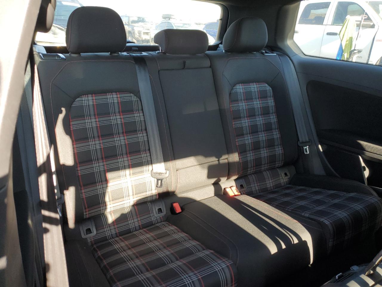 2015 Volkswagen GTI - Image 11