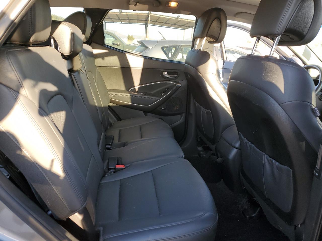 2018 Hyundai Santa Fe - Image 11