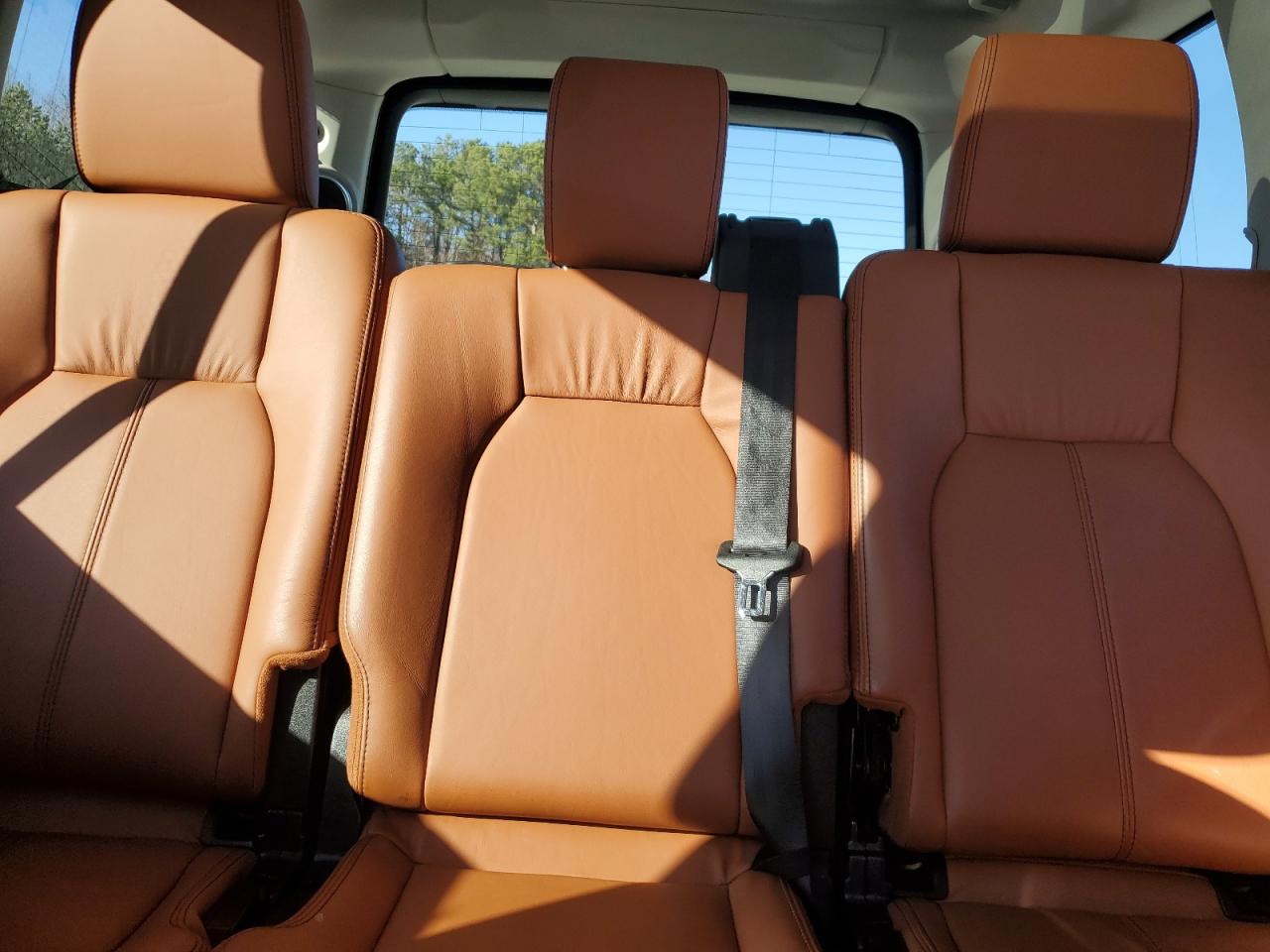 2016 Land Rover LR4 - Image 10