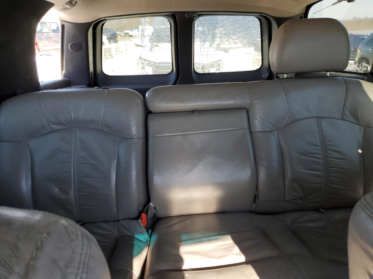 2001 Chevrolet Tahoe - Image 10
