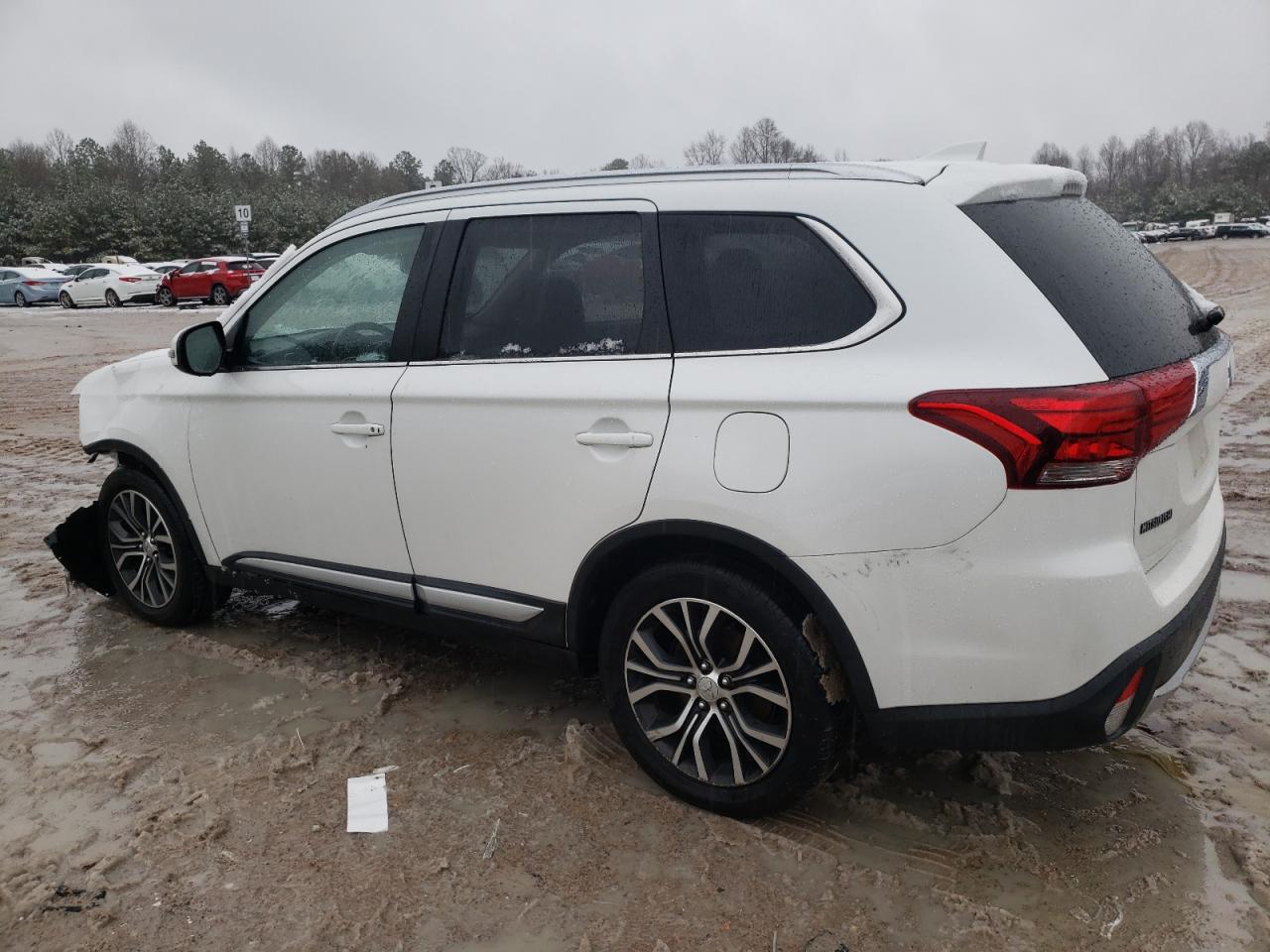 2018 Mitsubishi Outlander - Image 2
