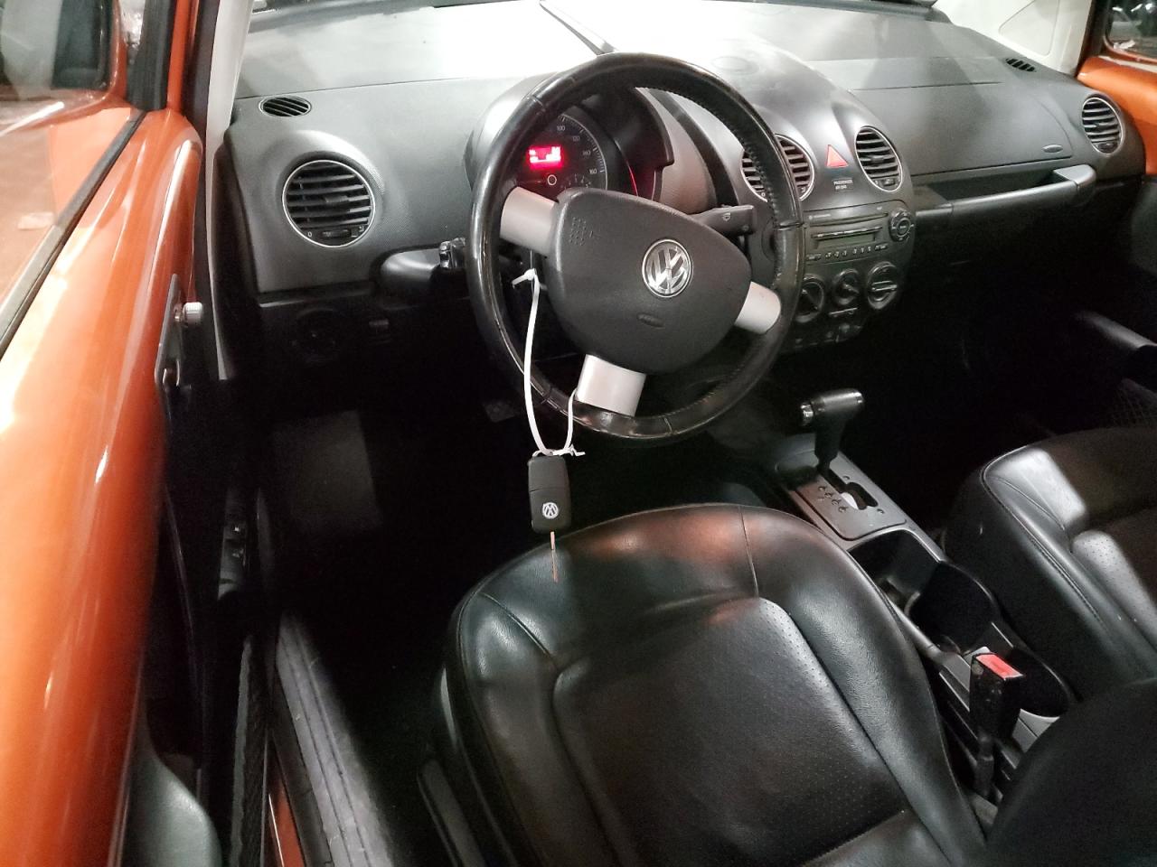 2010 Volkswagen Beetle - Image 8