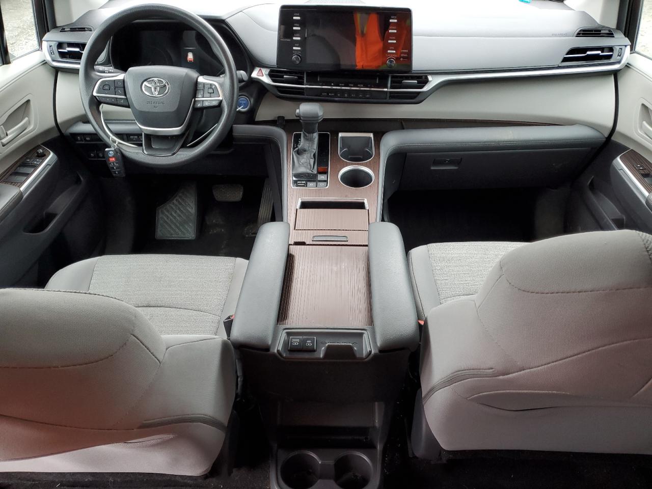 2021 Toyota Sienna - Image 8