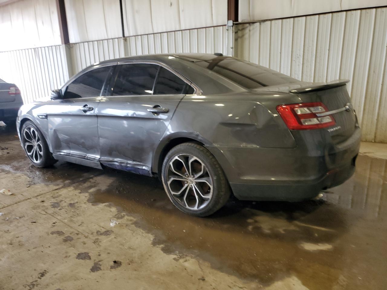 2015 Ford Taurus - Image 2