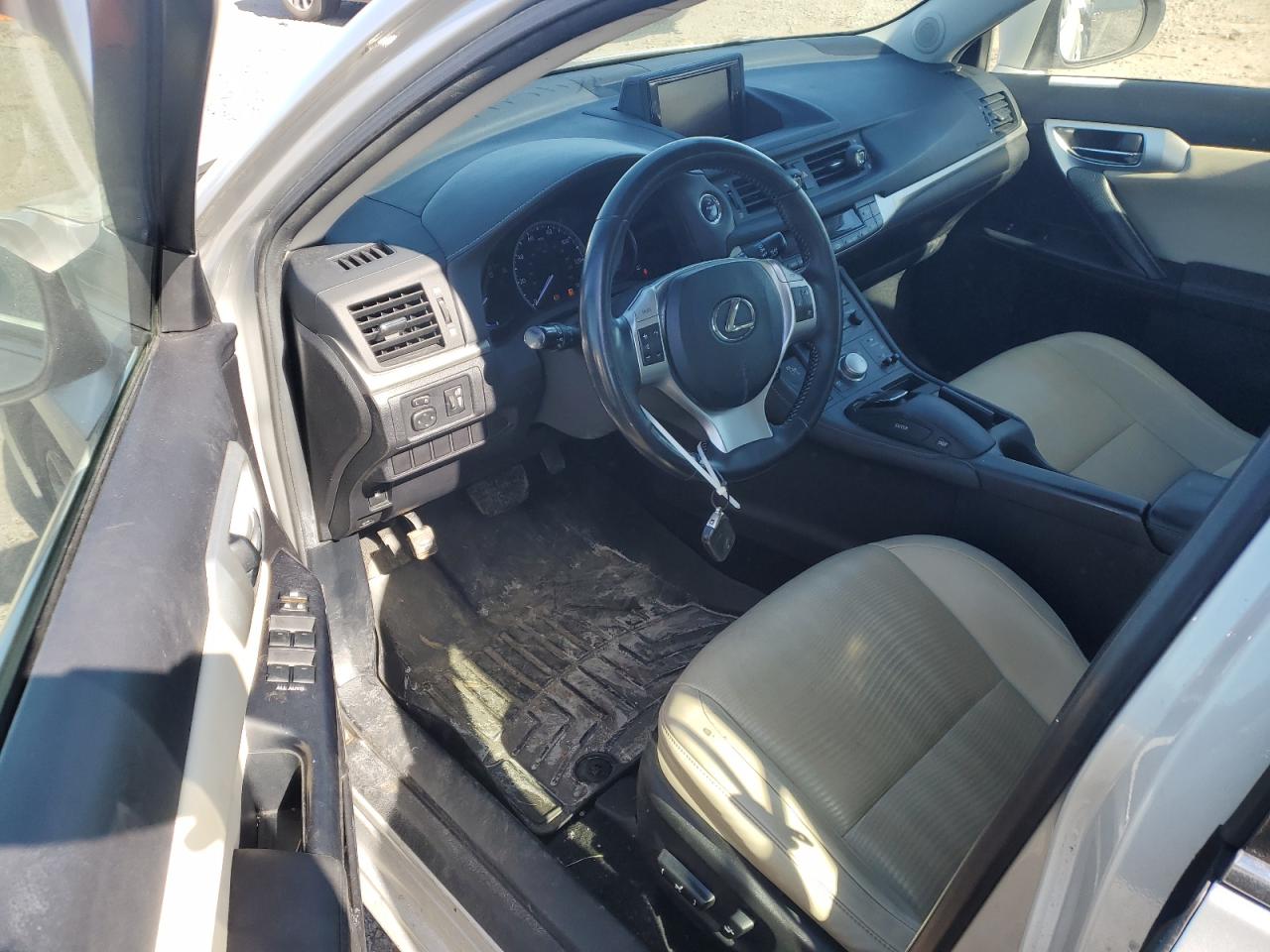2012 Lexus CT - Image 8