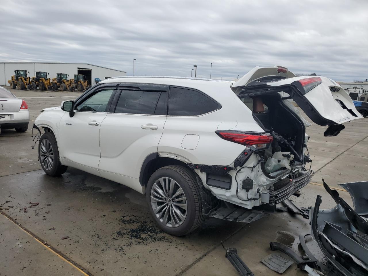 2021 Toyota Highlander - Image 2