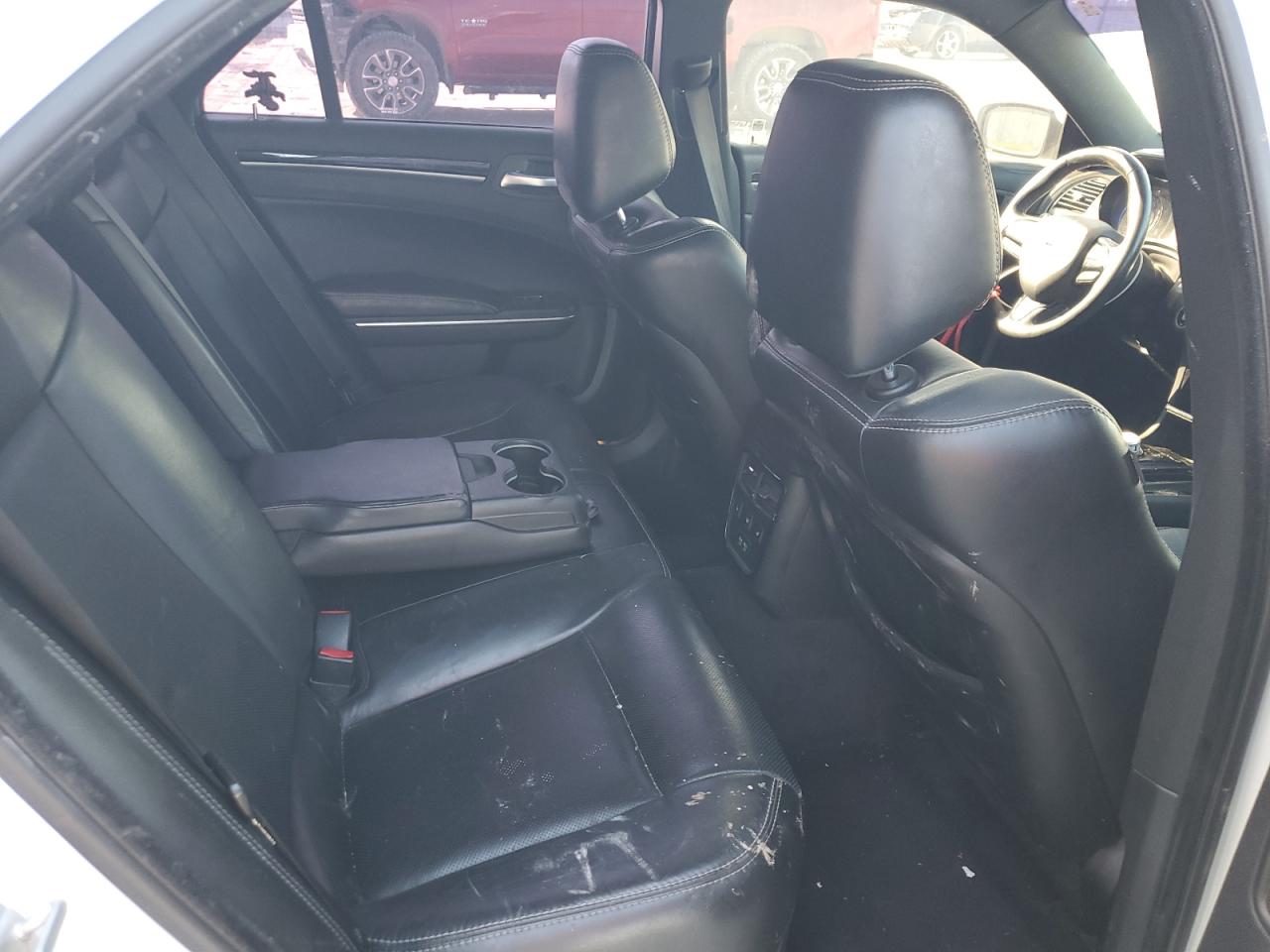 2018 Chrysler 300 - Image 11