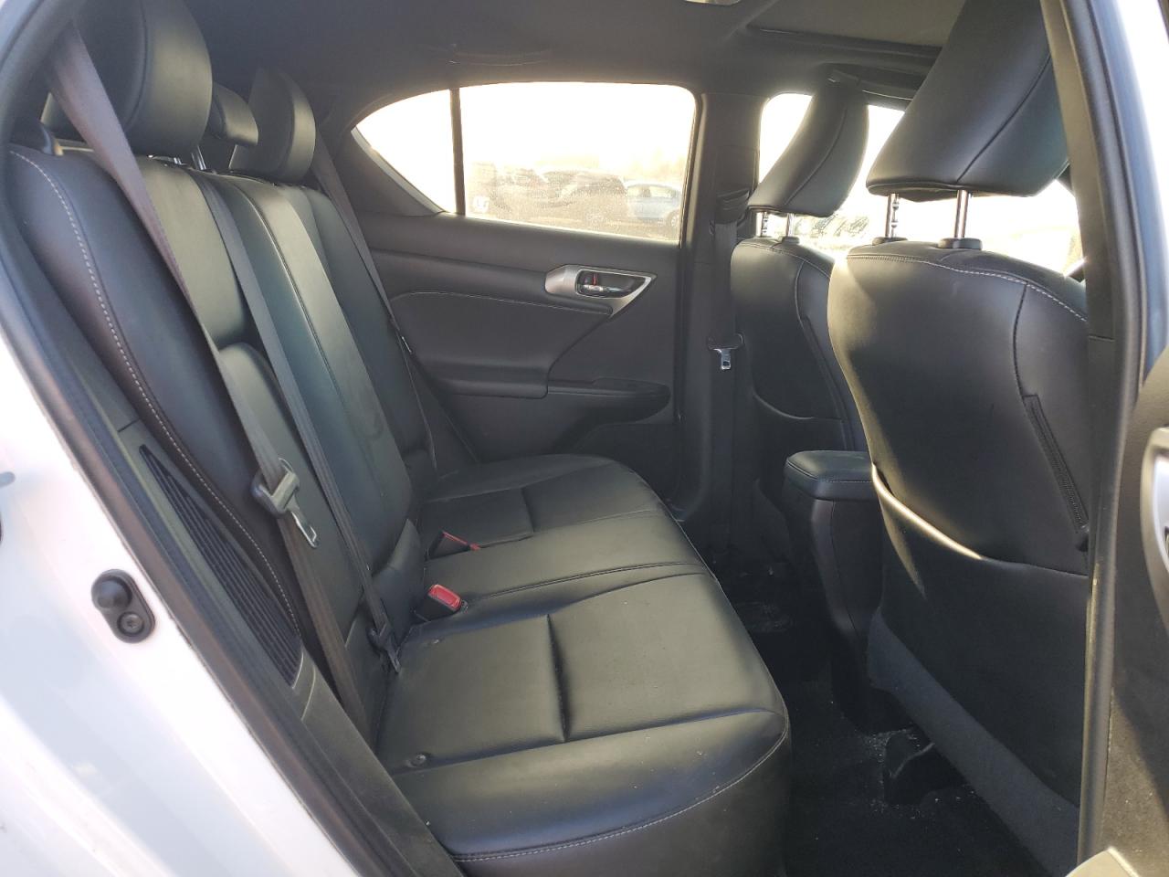 2015 Lexus CT - Image 10