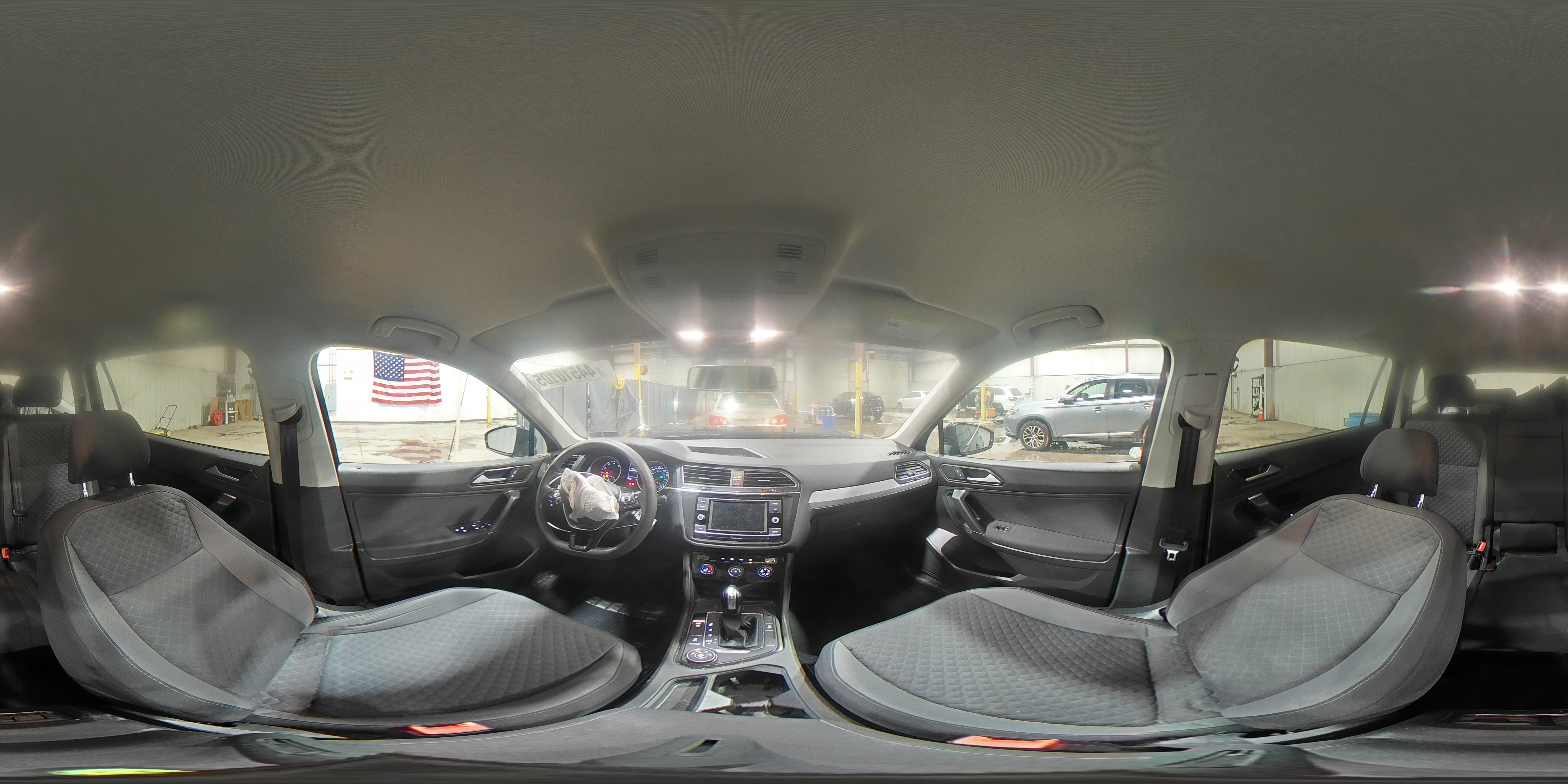2018 Volkswagen Tiguan - Image 16