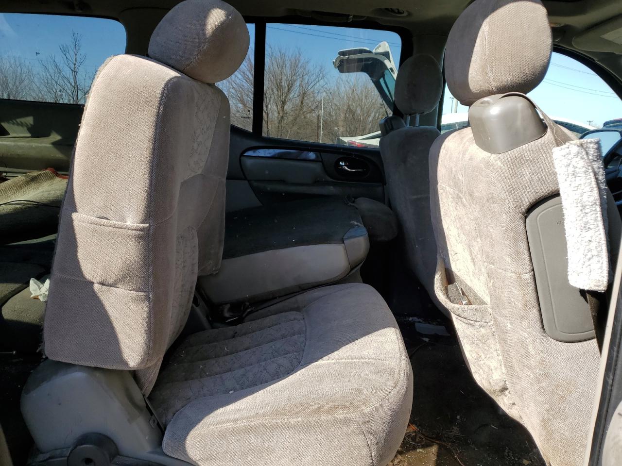 2004 GMC Envoy - Image 11