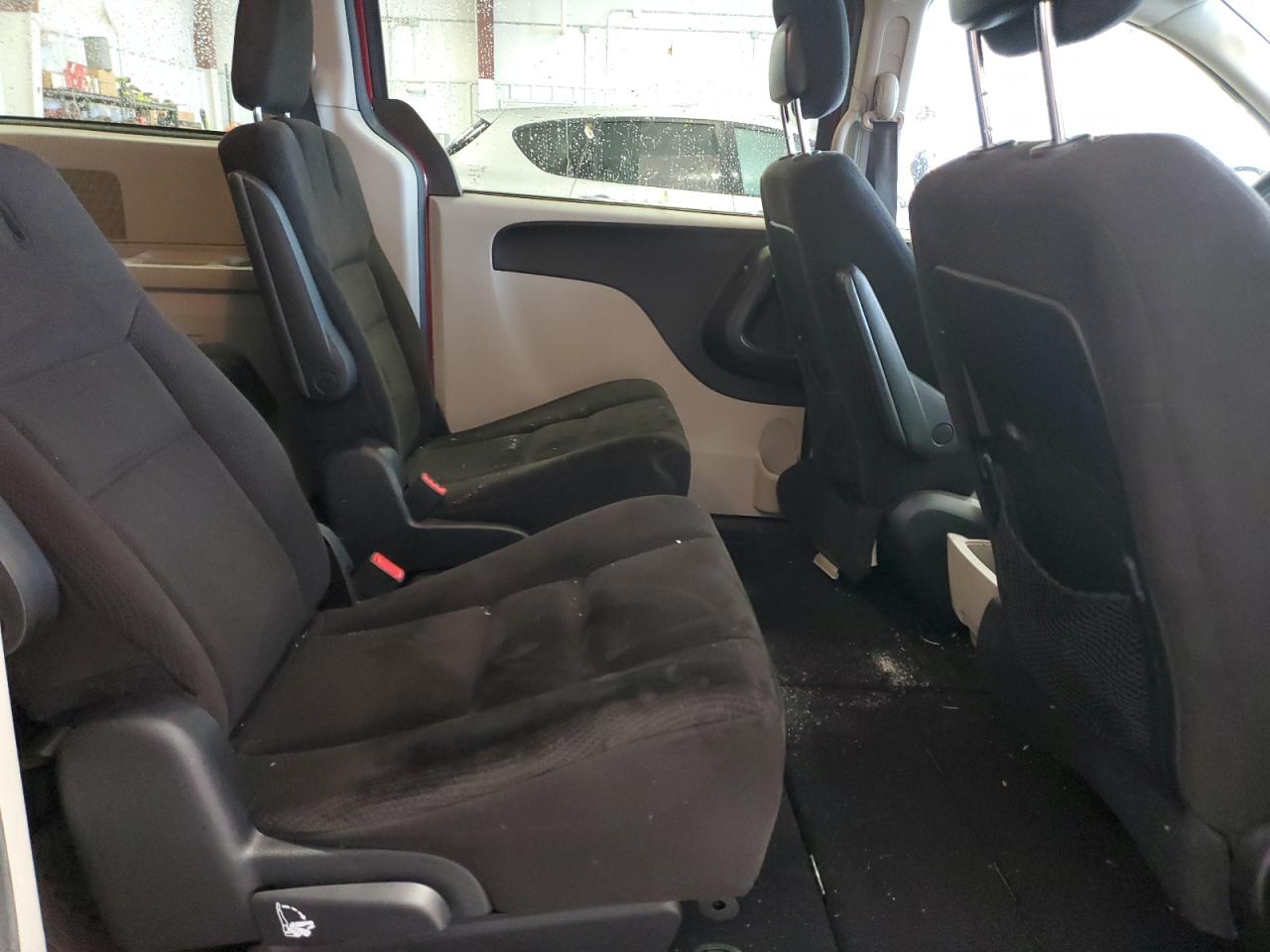 2014 Dodge Caravan - Image 11