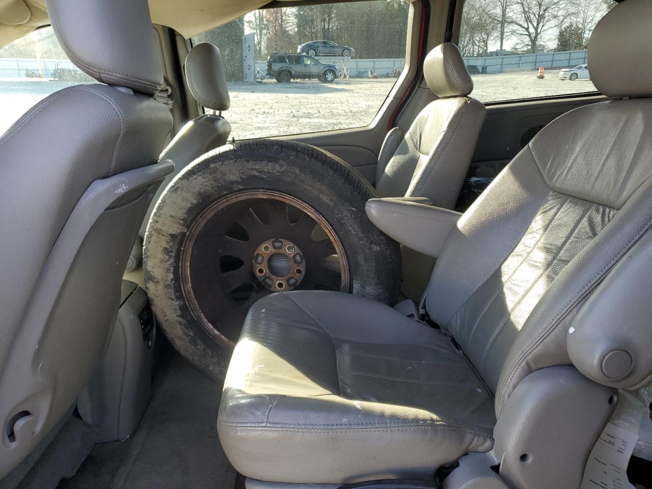 2002 Chrysler Town & Country - Image 11