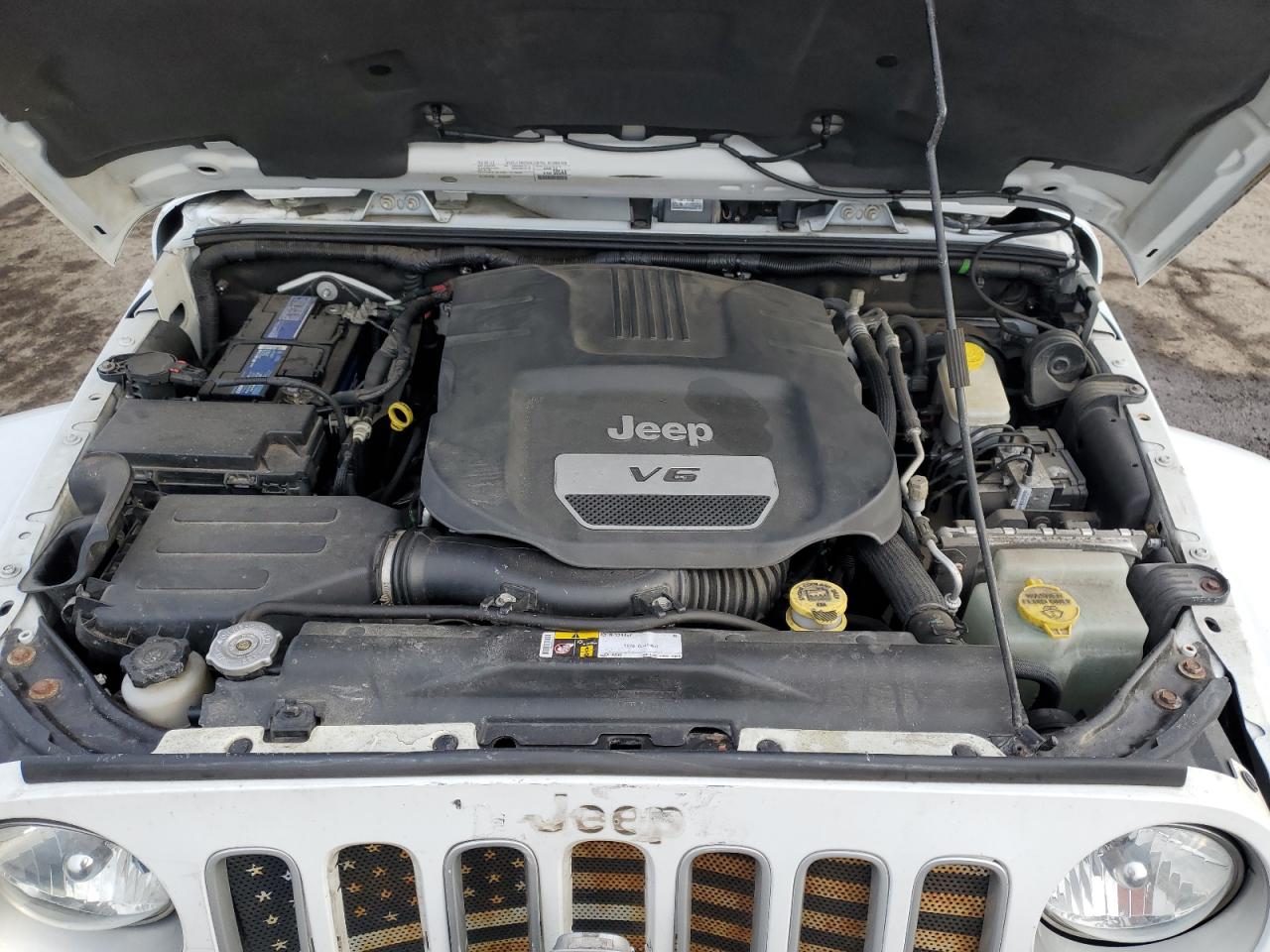 2016 Jeep Wrangler - Image 12
