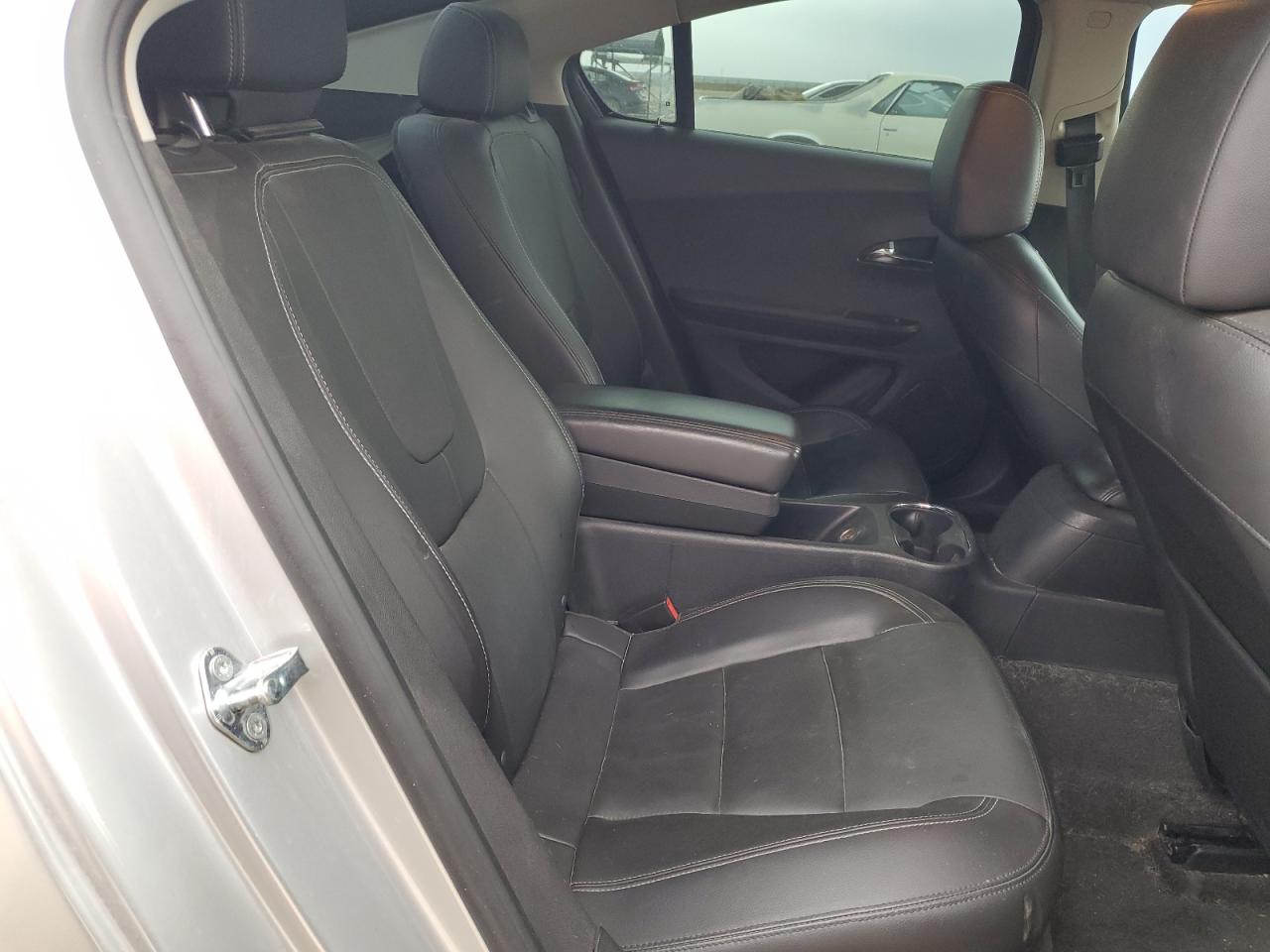 2015 Chevrolet Volt - Image 10