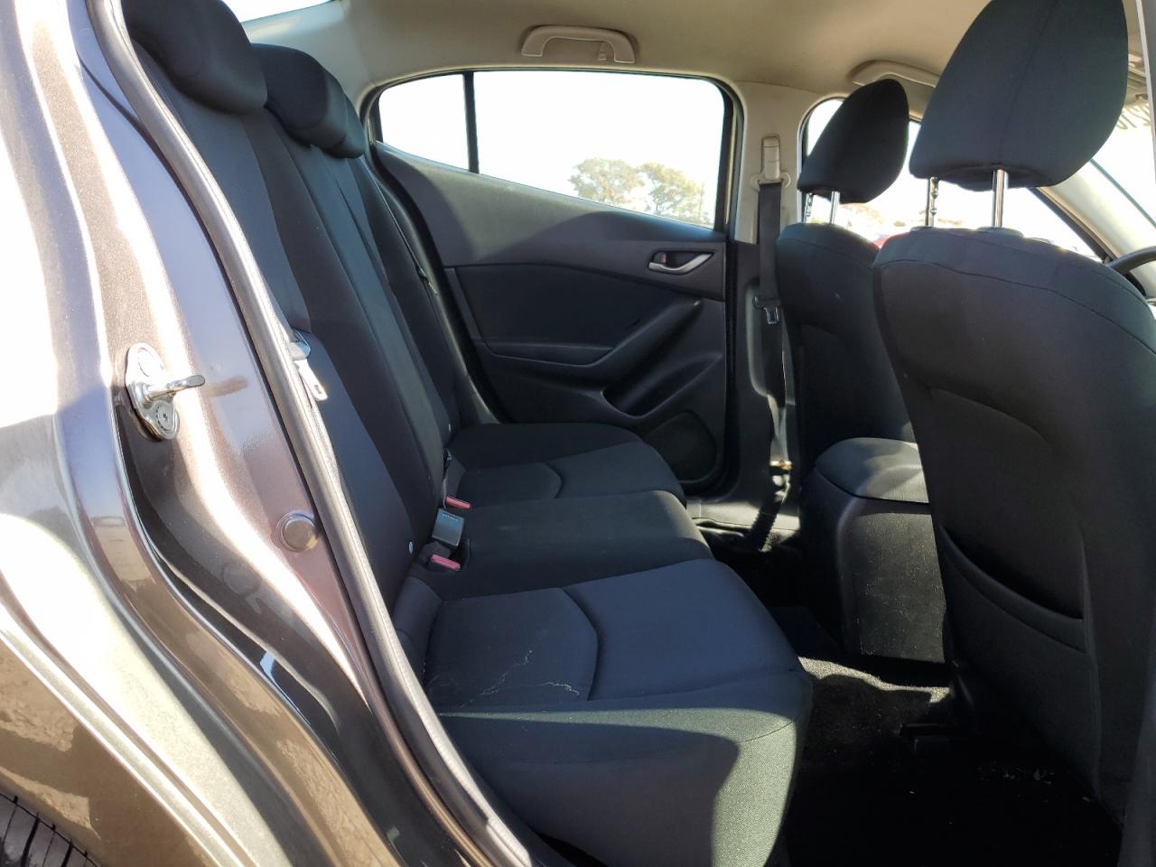 2015 Mazda 3 - Image 10