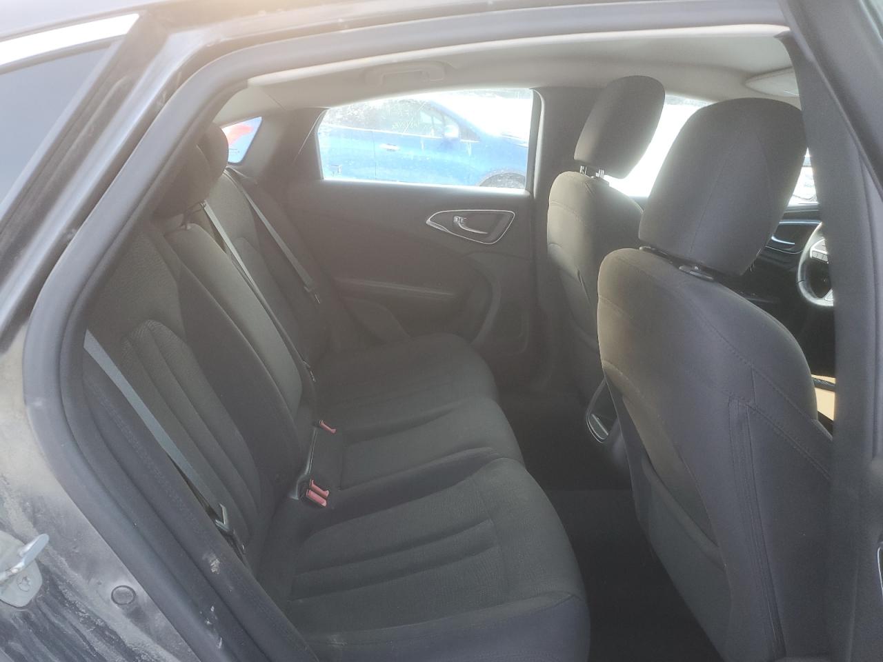 2015 Chrysler 200 - Image 11