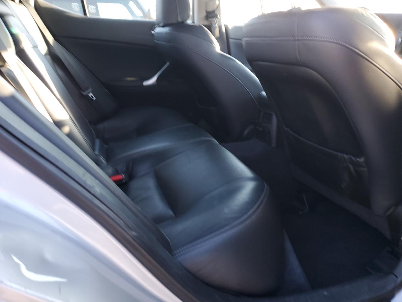 2011 Lexus IS - Image 10
