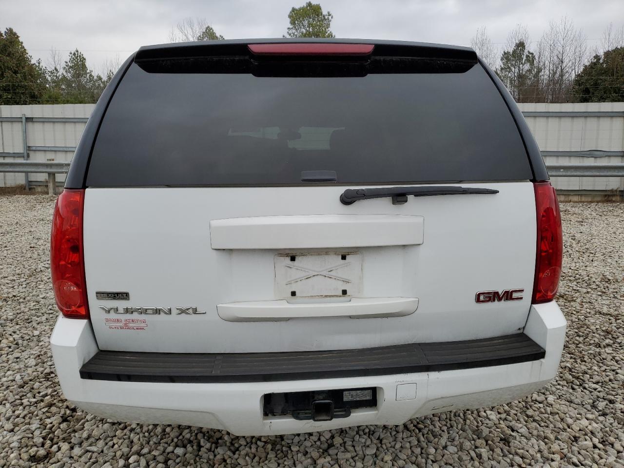 2011 GMC Yukon - Image 6