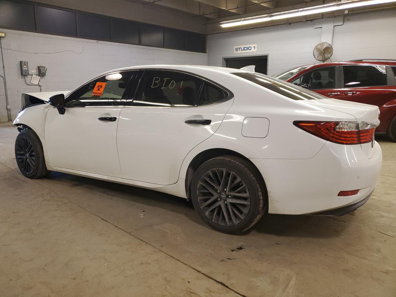 2015 Lexus ES - Image 2