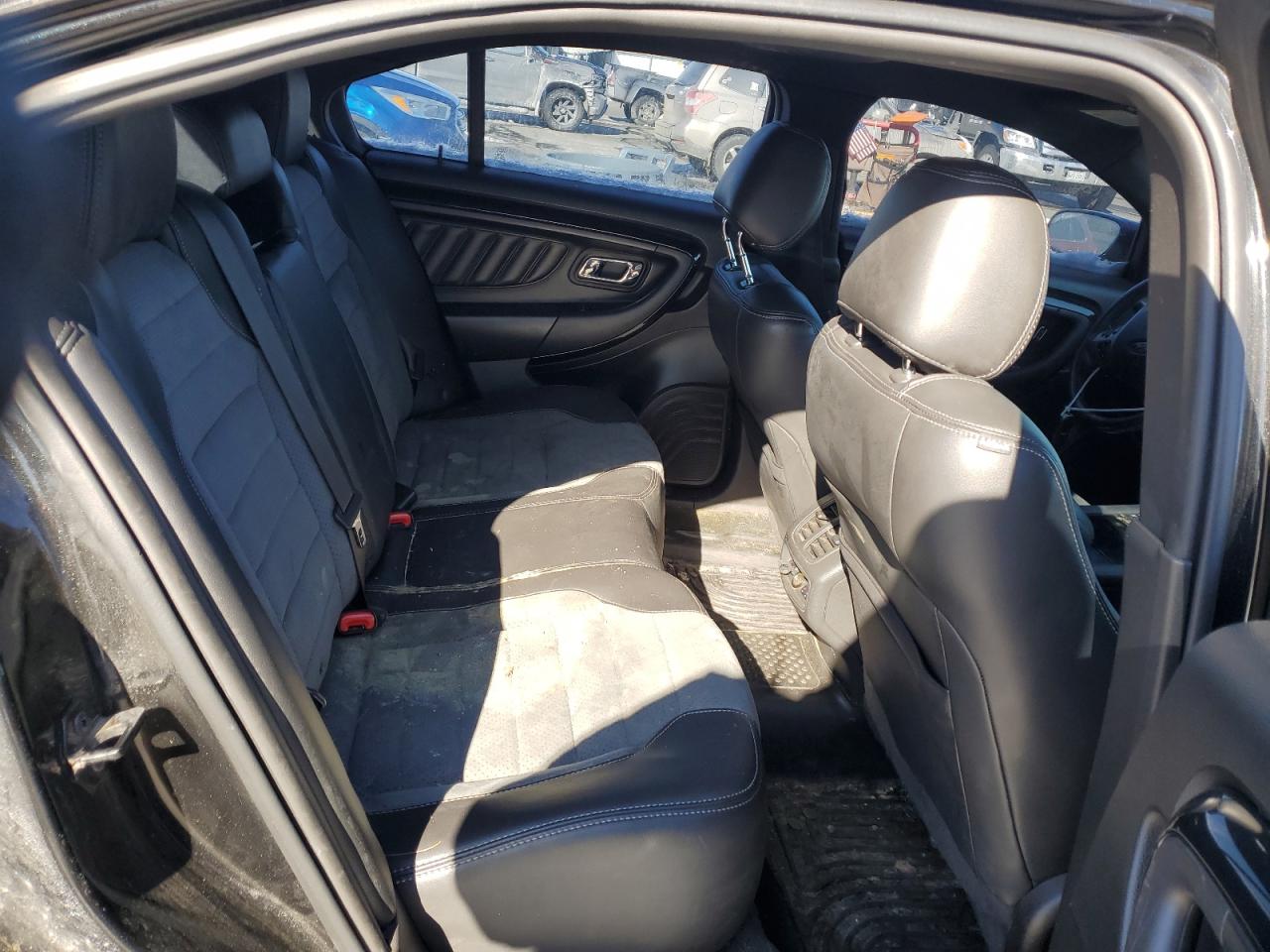 2014 Ford Taurus - Image 10