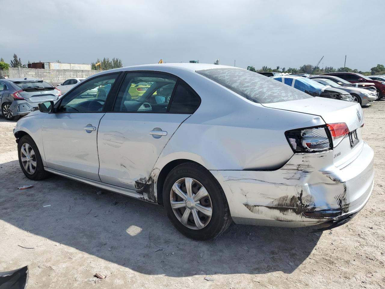 2015 Volkswagen Jetta - Image 2