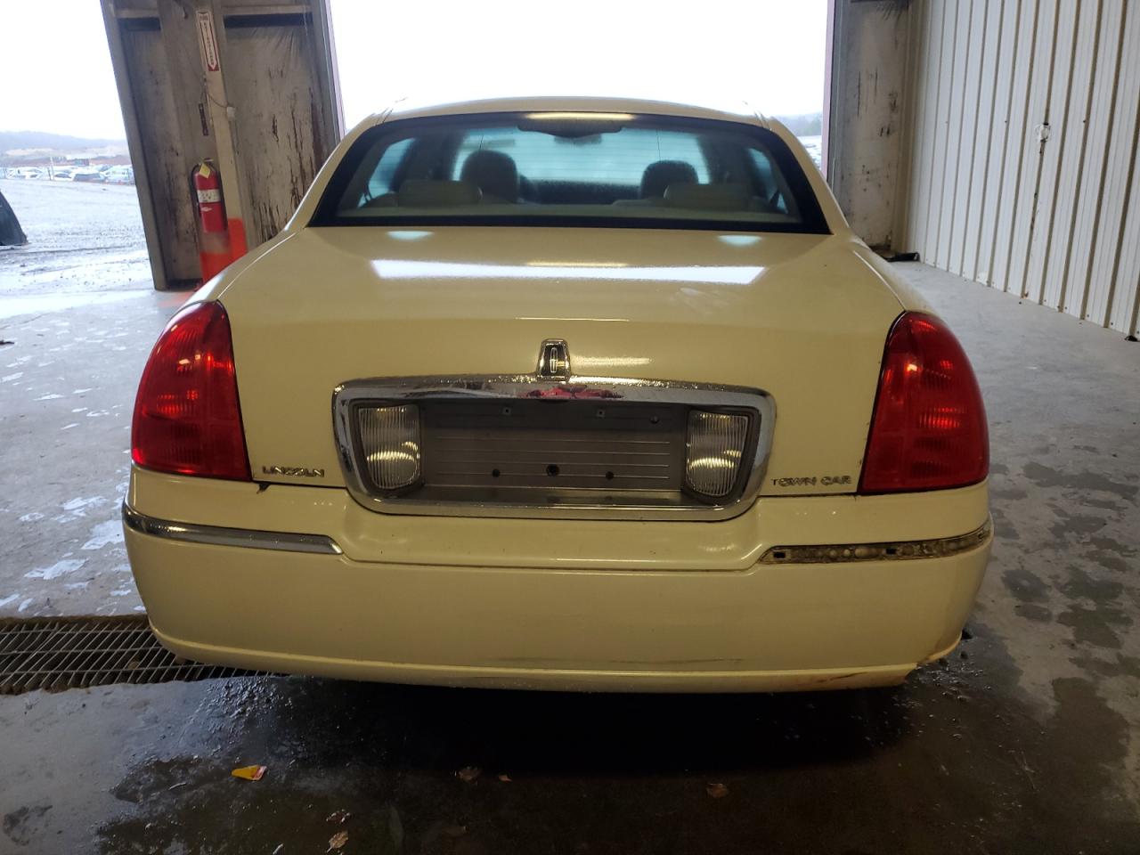 2006 Lincoln Town Car - Image 6